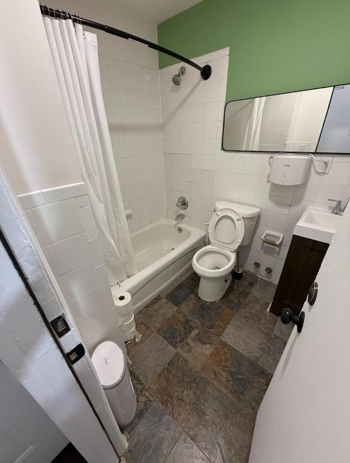 East Harlem Hostel Нью-Йорк Экстерьер фото