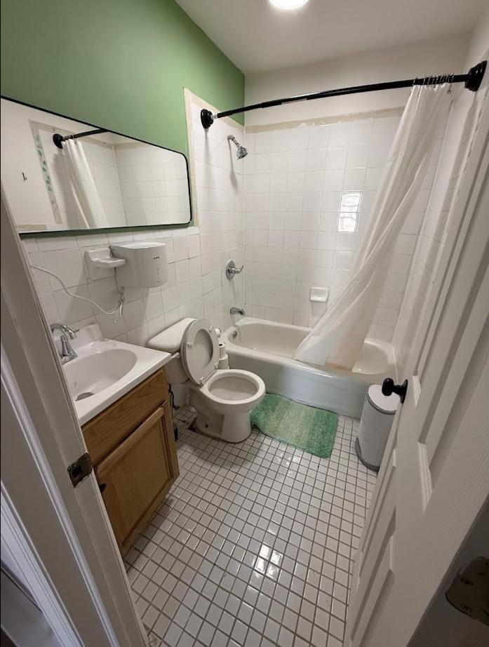 East Harlem Hostel Нью-Йорк Экстерьер фото